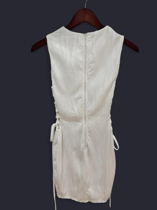 Akira Sleeveless White Lace-Up Side Bodycon Dress - Picture 3 of 5